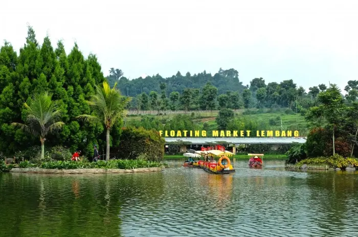 Floating Market Lembang, a Hit Tourist Attraction with a Unique Concept