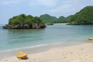 Gatra Beach, the Charm of a Beautiful and Beautiful Beach in Malang
