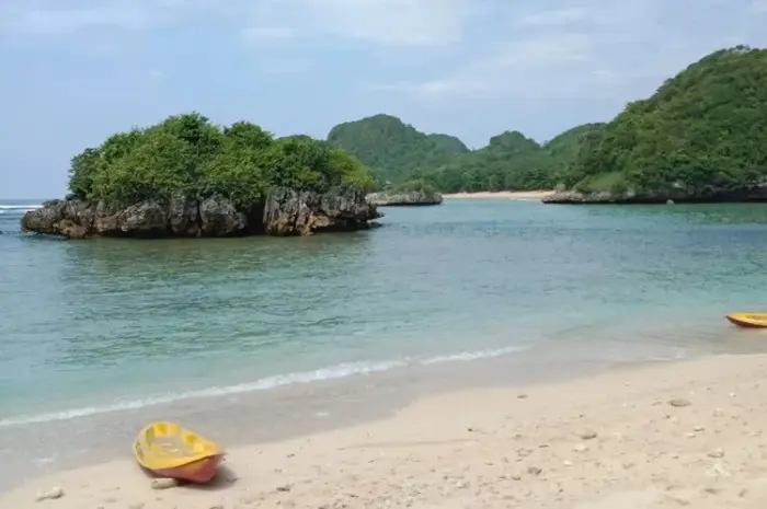 Gatra Beach, the Charm of a Beautiful and Beautiful Beach in Malang